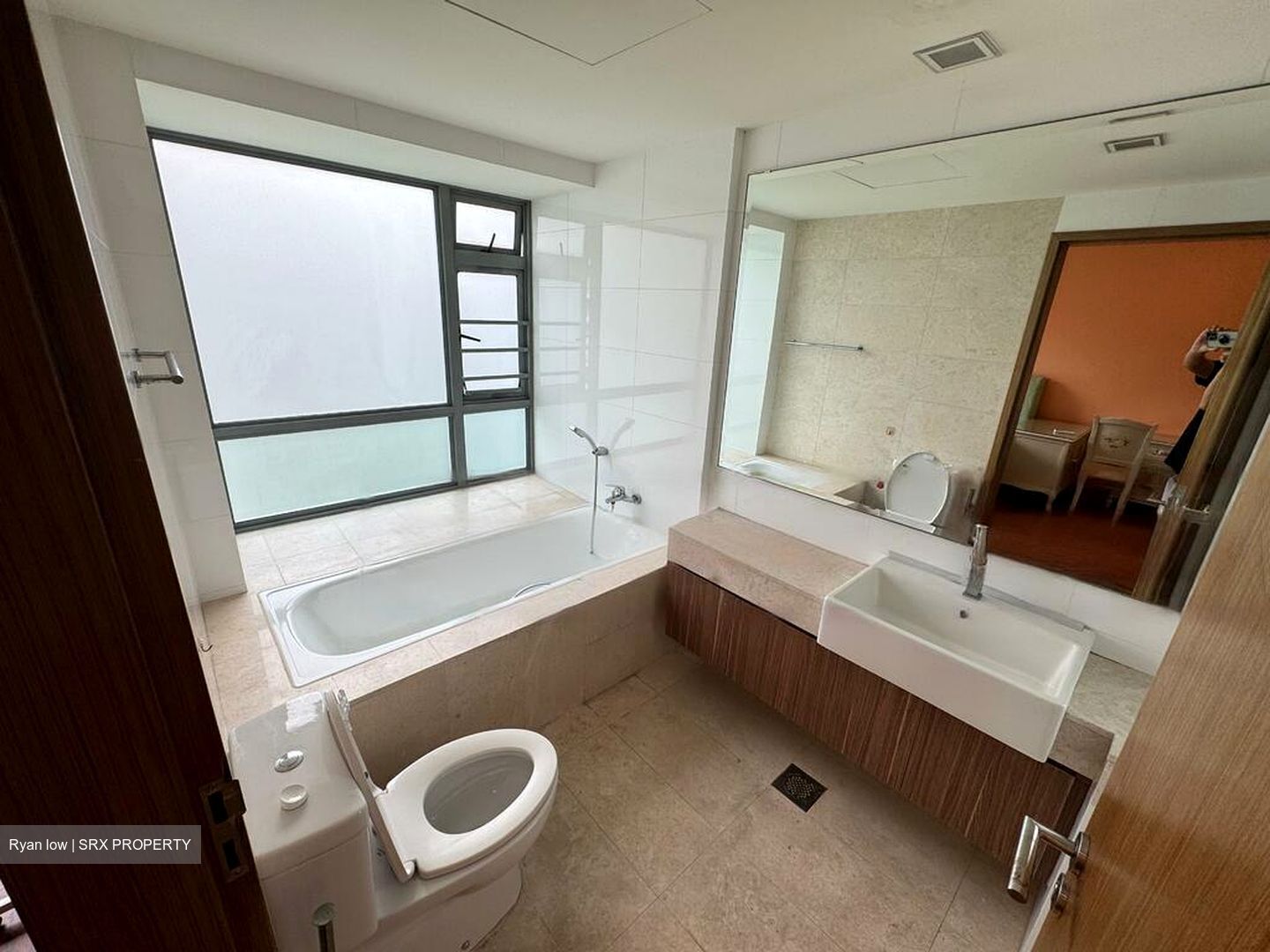 Waterfront Waves (D16), Condominium #479850231